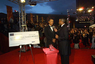 Tiger Woods & Stuart Scott at 2001 ESPY Awards at MGM Grand Arena - Old Photo