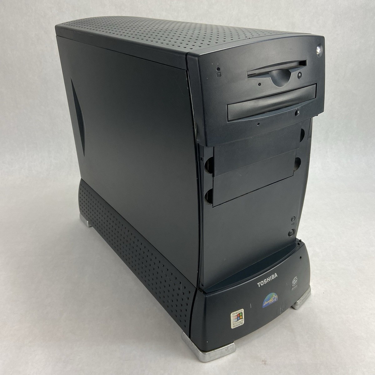 Toshiba Infinia 7200 MT Intel Pentium 199MHz 96MB RAM No HDD No OS