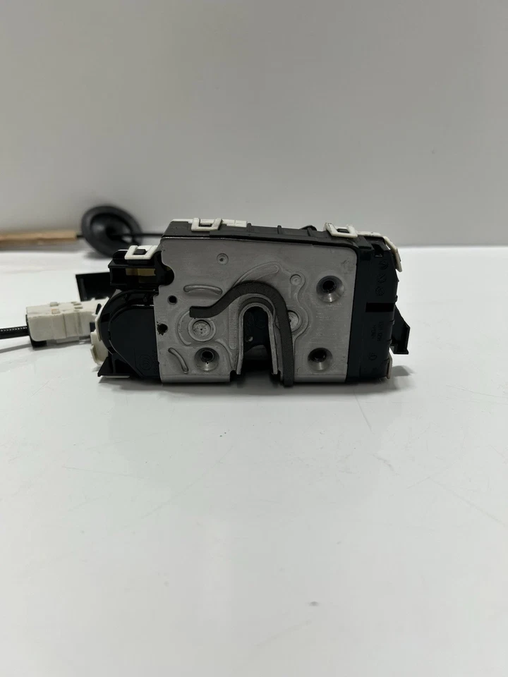Actuador de pestillo de cerradura de puerta delantera izquierda 10-17 Mercedes W207 E350 E550 OEM Foto 3 de 4