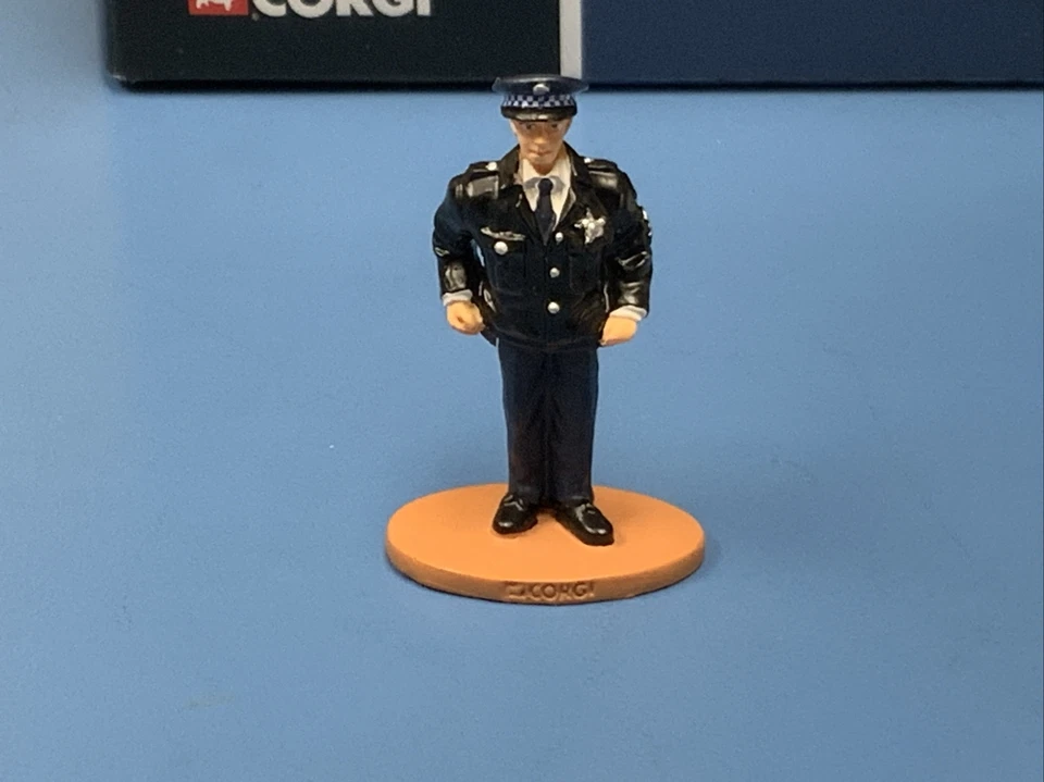 CORGI 1974 DODGE MONACO CHICAGO POLICE DEPARTMENT W/ POLICEMAN LIMITED DAMAGED - Image 4 of 4