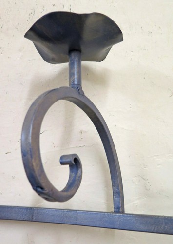 GRANDE APPLIQUE IN FERRO BATTUTO FORGIATO MANO DUE FIAMME LUCE PARETE CH34 - Foto 8 di 9