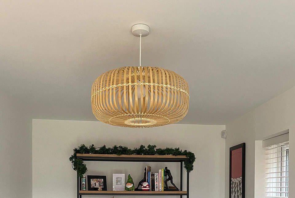 Pantalla de techo colgante de bambú hecha a mano, forma ovalada, marrón natural, L016 Foto 3 de 4