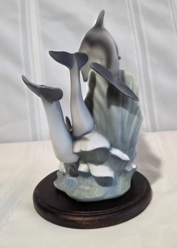 Figura Homco 1994 Obra Maestra Porcelana "Especies en Peligro de Extinción DOLPHINS" - Imagen 3 de 4