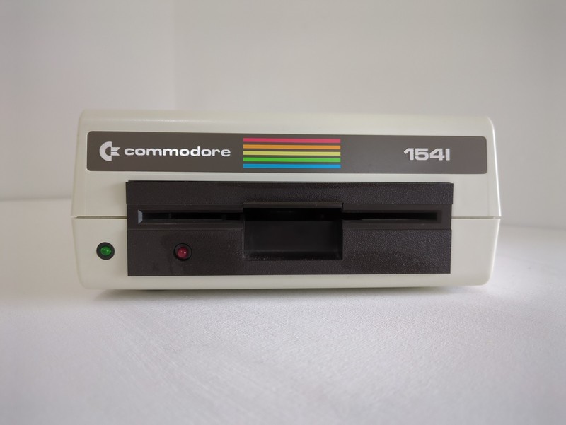 Commodore VIC-1541 Floppy Disk Drive C64 VIC-20 PLS READ DESCRIPTION