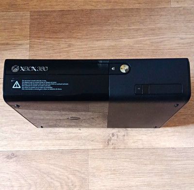 Microsoft Xbox 360 E Konsole Schwarz ohne Zubehör GEPRÜFT & GEREINIGT