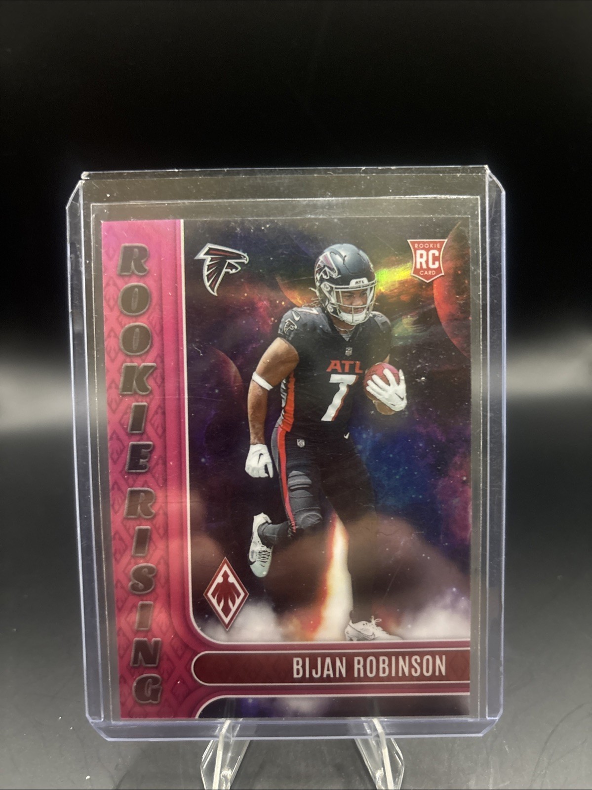 2023 Panini Phoenix - Rookie Rising Bijan Robinson #RIS-6 Pink /175 (RC)