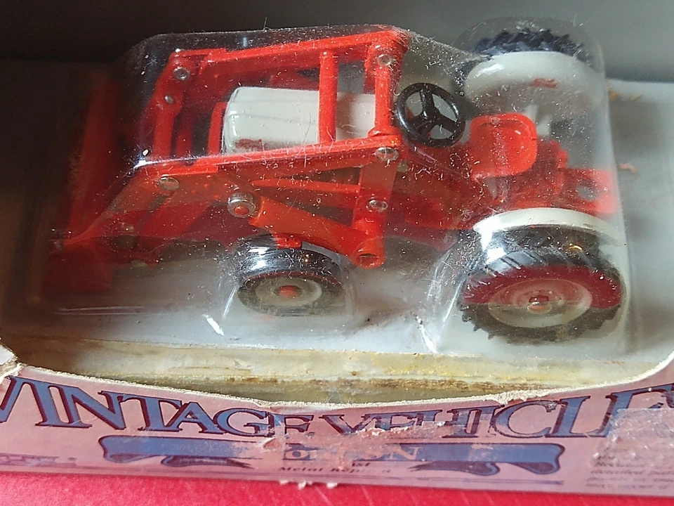 Ertl Ford 8N Tractor Red Loader Vintage Vehicle made USA 1/43 FD-2512-1HEO-R-B - Image 3 of 4