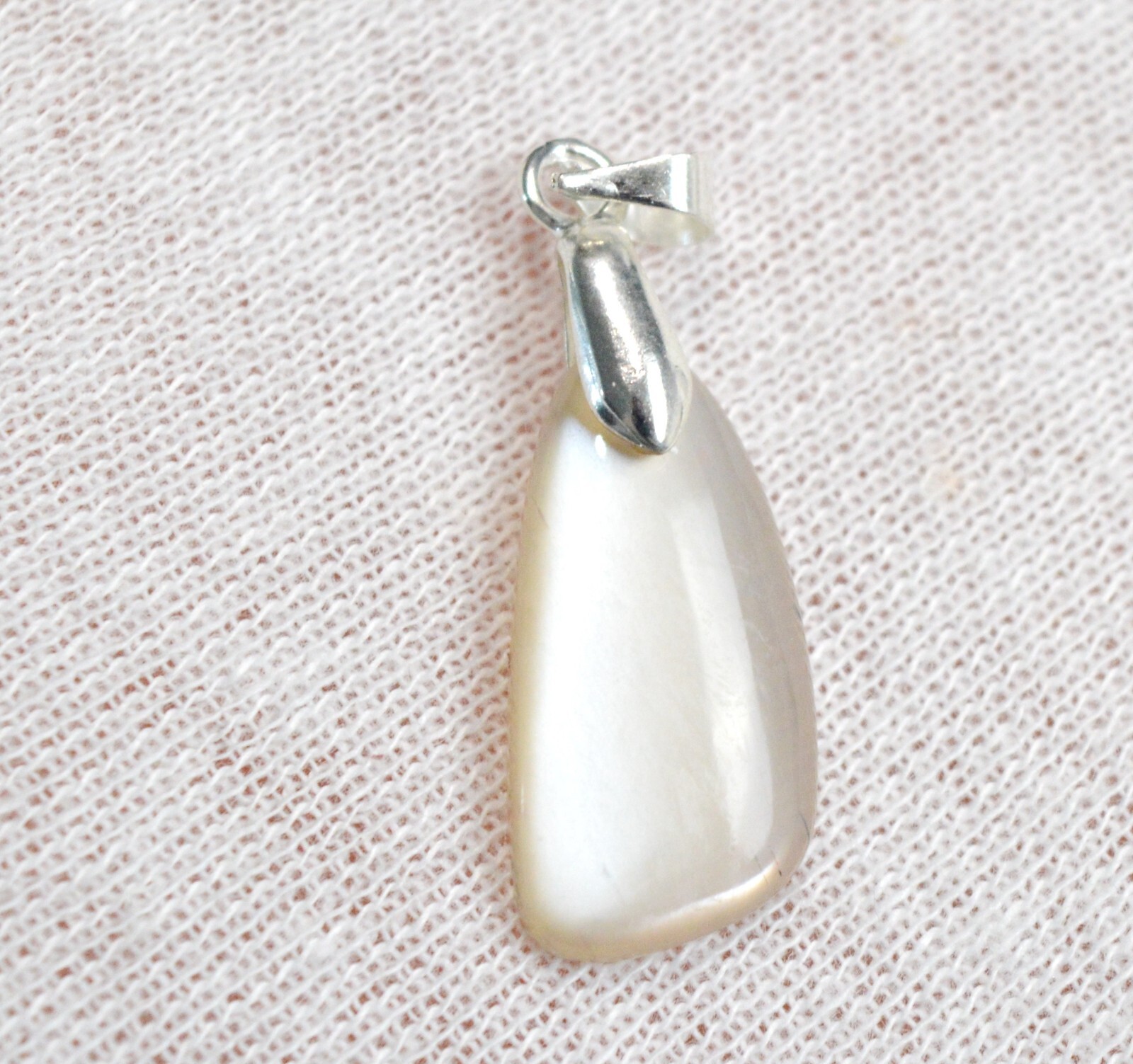 Pierre de lune pêche pendentif 7 carats le cadeau en pierre naturelle idéal pour elle