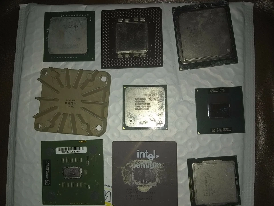 Vintage and other CPUs ICS flat packs 20 different gold scrap or collect a - Image 3 of 4