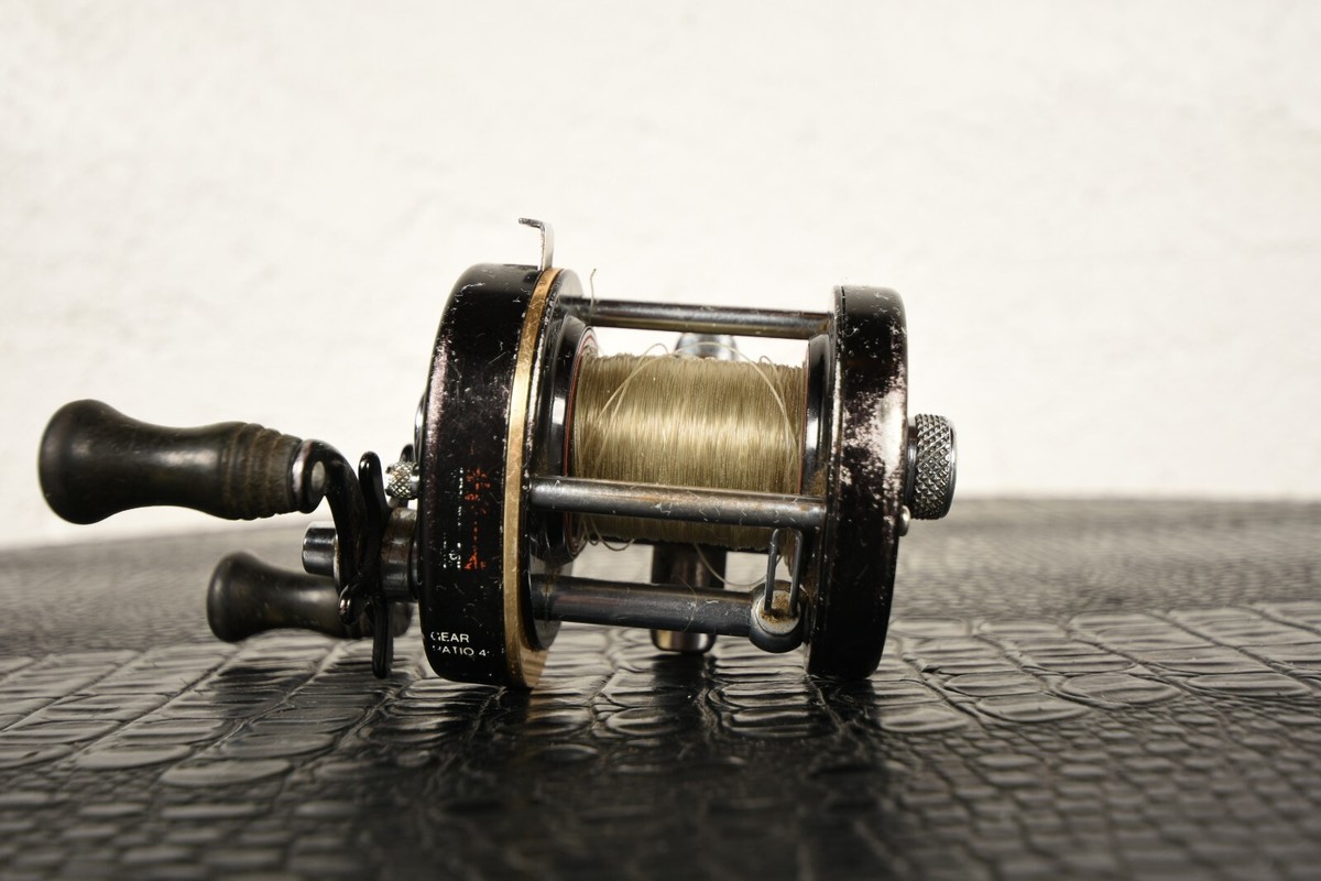 Vintage Shakespeare Sigma Supra 084 Fishing Reel Made in USA