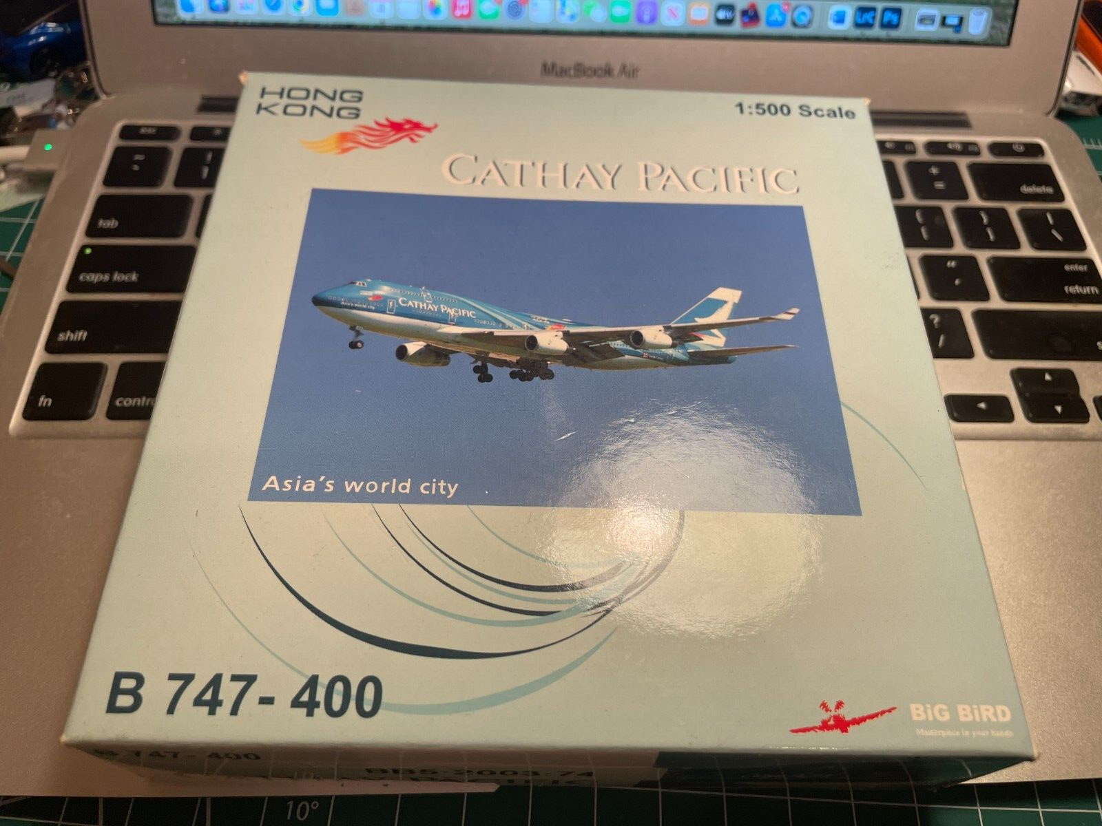 BIG BIRD 1:500 CATHAY PACIFIC BOEING 747-400 ASIA'S WORLD CITY B-HOY