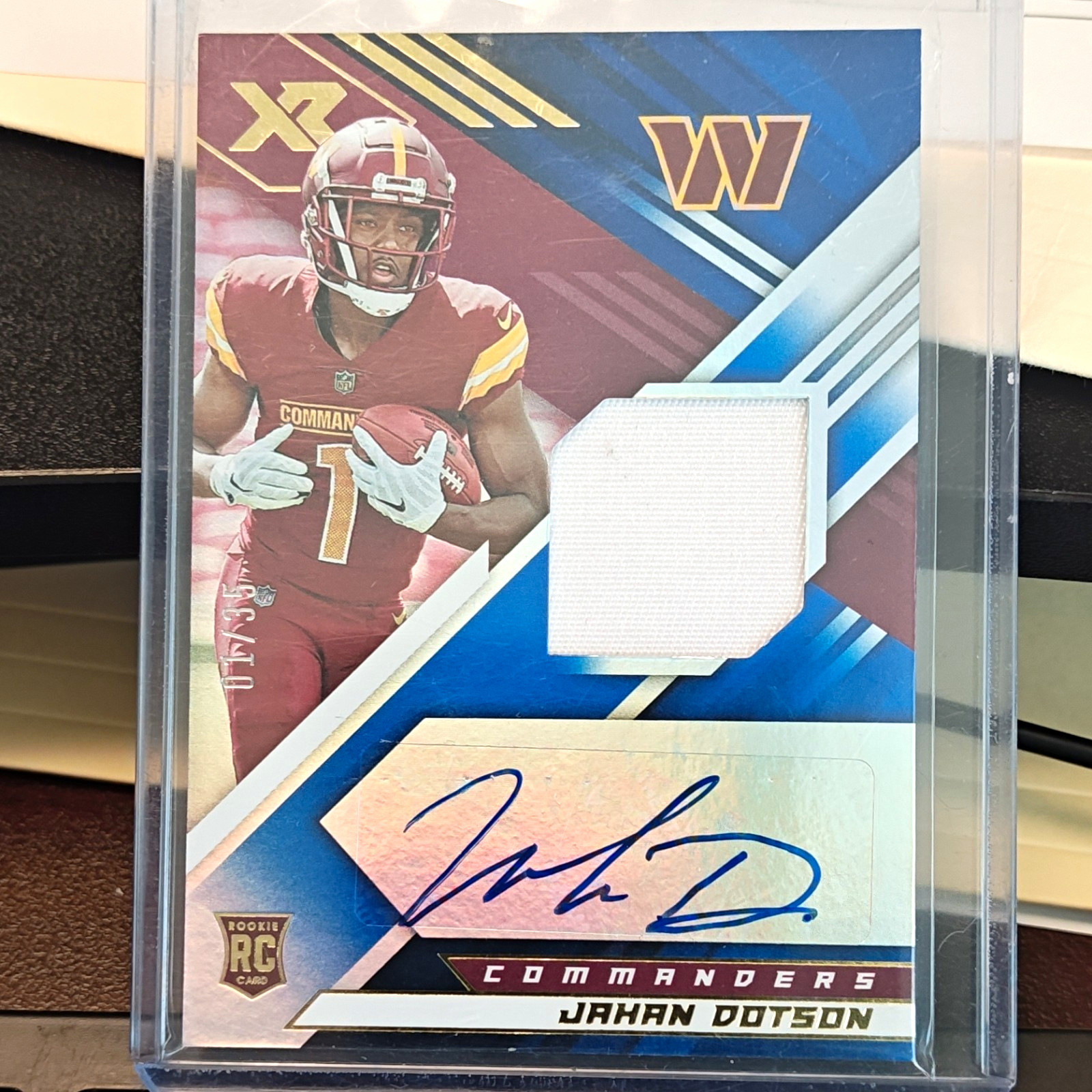 Jahan Dotson Panini XR Rookie Swatch Autographs #RSAJD Blue