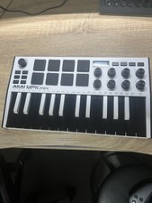Akai MPK Mini MK3 25-Key MIDI Keyboard Compact Controller White