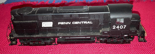 Life Like HO Black Penn Central # 2407 con sonido funciona | Condition: Used