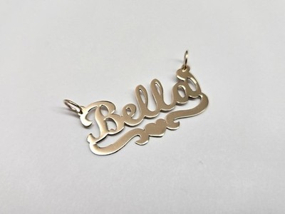 10K massiver Gelbgold personalisierter handgefertigter kursiver Namensanhänger mit Herz