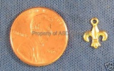 25pc Raw Brass Fleur de Lis Mardi Gras Charms 4122