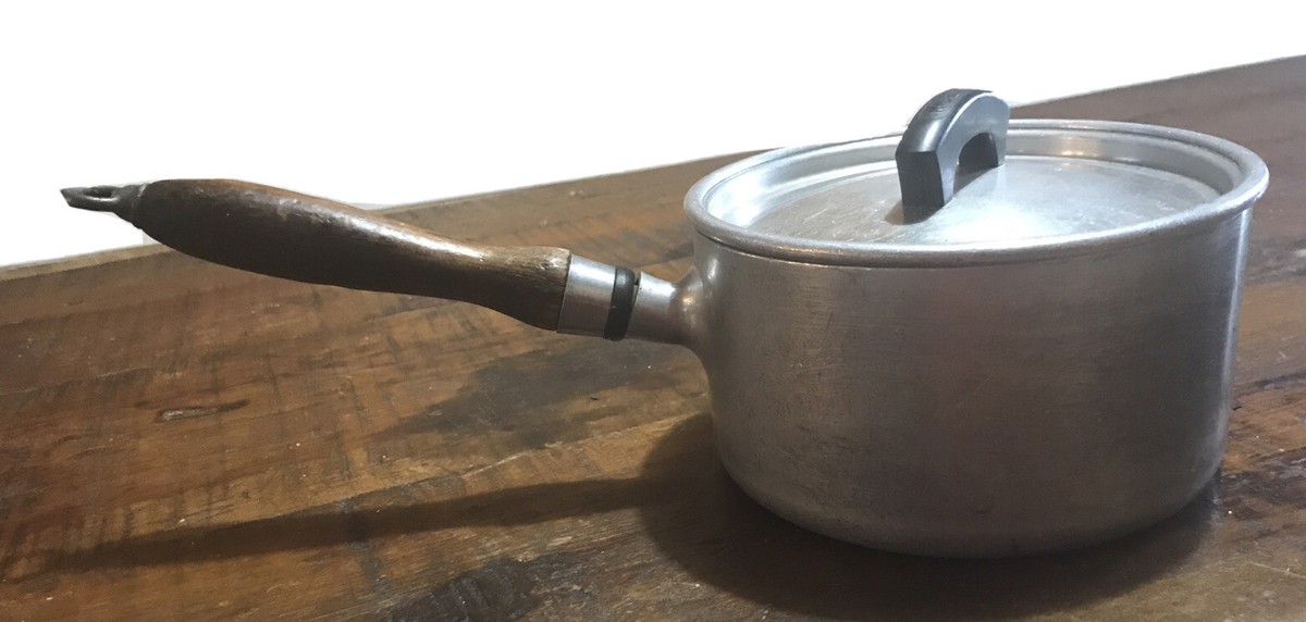 Vintage WEAR-EVER Aluminum Pot # 1041 No. 1041 with Lid Made In