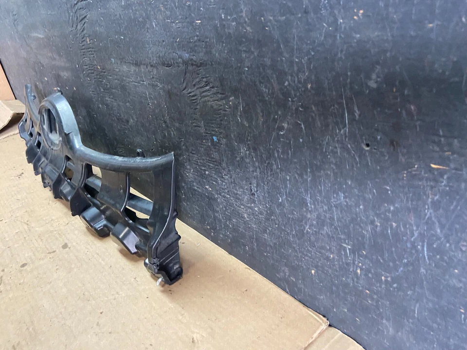 Soporte de rejilla central para Hyundai Veracruz 2007 a 2011 OEM O8104 DG Foto 2 de 4