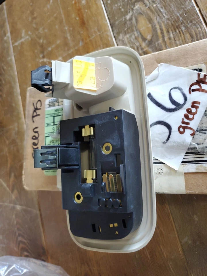 Conjunto de lámpara interior derecha Ford Windstar 1999-00 nuevo fabricante original XF2Z-13A701-BAA Foto 4 de 4