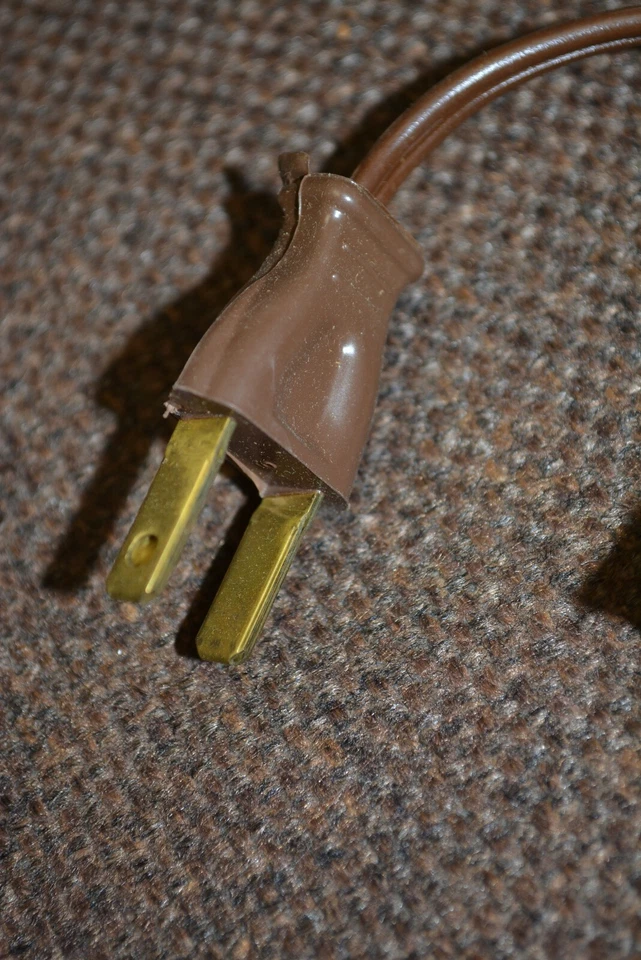 2 X Cable de alimentación de extensión de seguridad Leviton marrón 9 pies 15A 125V 1250W EE. UU. NUEVO 2532-9 Foto 4 de 4