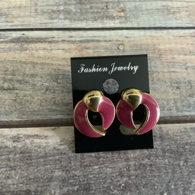 Vintage pierced pink enamel comma shaped 80s earrings in gold tone metal 