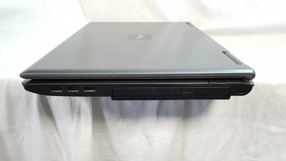 Fujitsu esprimo v5535 15.4" Laptop Intel Celeron 540 1GB 80GB, NO OS - Image 4 of 4