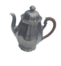 Kleine Vintage Kaffeekanne versilbert mit Porzellan-Einsatz und Bastgriff &ndash; besc