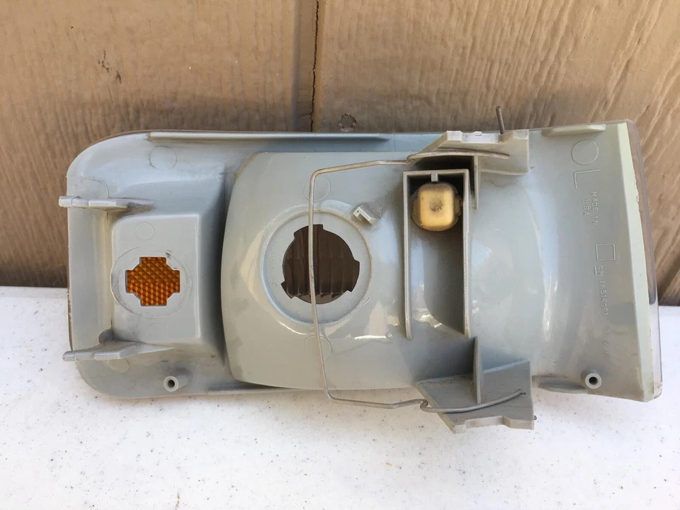 Marcador lateral Cadillac Sevilla 1992-1997 (lado izquierdo del conductor) Foto 2 de 3