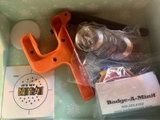 Badge-A-Minit Hand Press Starter Kit Pin Button Set Badge Maker