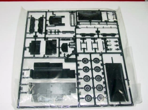 Ceji REVELL 1/87 HO Scale : BAUREIHE 18 505 & Tender T 38 Model Kit #2167 - Image 4 of 4