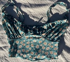 URBAN OUTFITTERS, WOMENS XS, GREEN FLORAL CROPPED CAMI, ADJUST STRAPS, NWOT