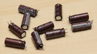 10 Stück Kondensator Elko 2000µF 6,3V ELNA RJ4