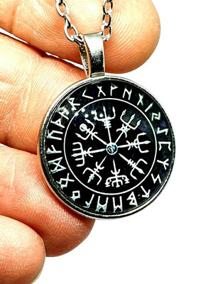 Vegvisir Viking Compass Necklace Pendent Way Finder Nordic Stave Runic Norse