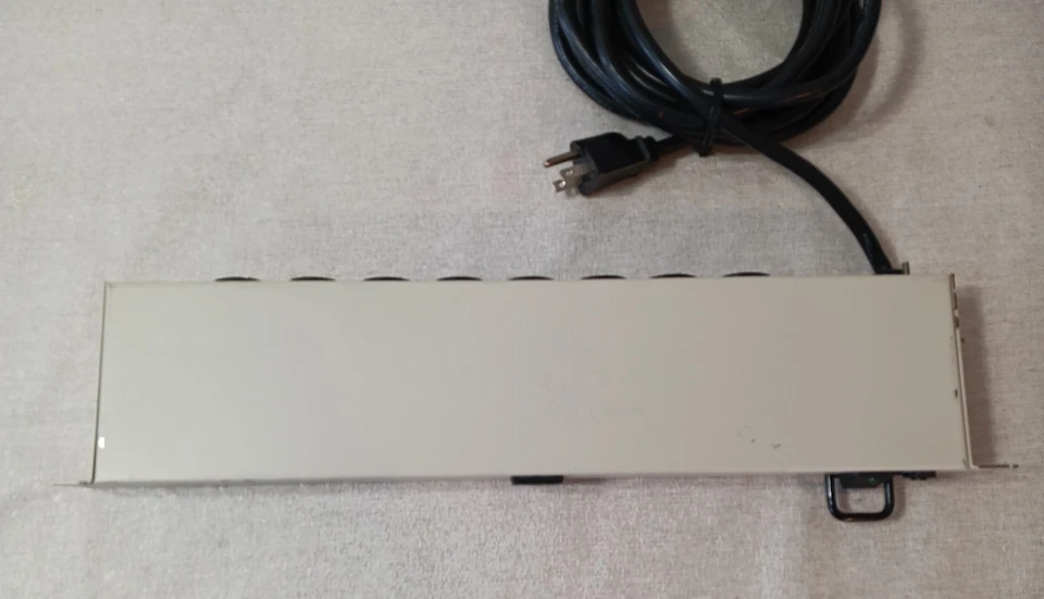 APC NET9RM SurgeArrest Network 9-Outlet Power Distribution Unit 120VAC 15A - Image 4 of 4