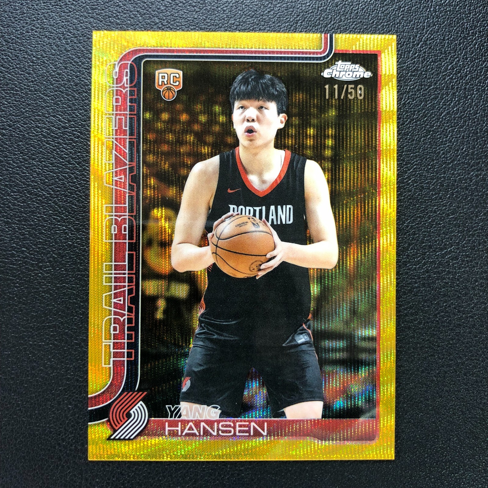 2025-26 Topps Chrome #266 Yang Hansen RC Gold Wave 11/50 Trail Blazers