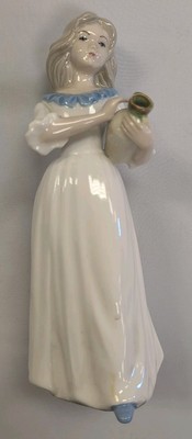 Tengra Spanish Porcelain Figure, 'Fair Madin with Vase' 8+'' x 4+'' BEAUTIFUL