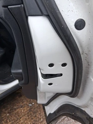 2015 RANGE ROVER EVOQUE L538 OSR DRIVER SIDE REAR RIGHT DOOR LOCK MECHANISM - Image 1 of 3
