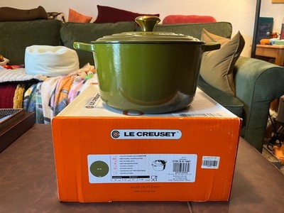 Le Creuset Signature 5.25 qt deep round Dutch Oven 24cm in Olive