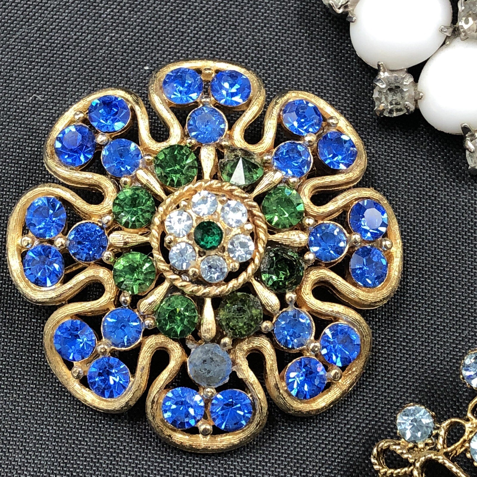 Lot Of 4 Vintage Rhinestone Brooches Various Colors 1 Signed Gale Very