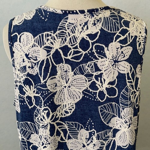 SJS Blue & White Floral Keyhole Tank Top, Size Large - Picture 7 of 12