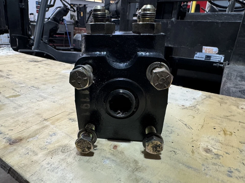 KOMATSU CARRETILLA ELEVADORA ORBITROL - DIRECCIÓN 3EA-34-A5111, 150N1191 (BUEN USO) Foto 3 de 4