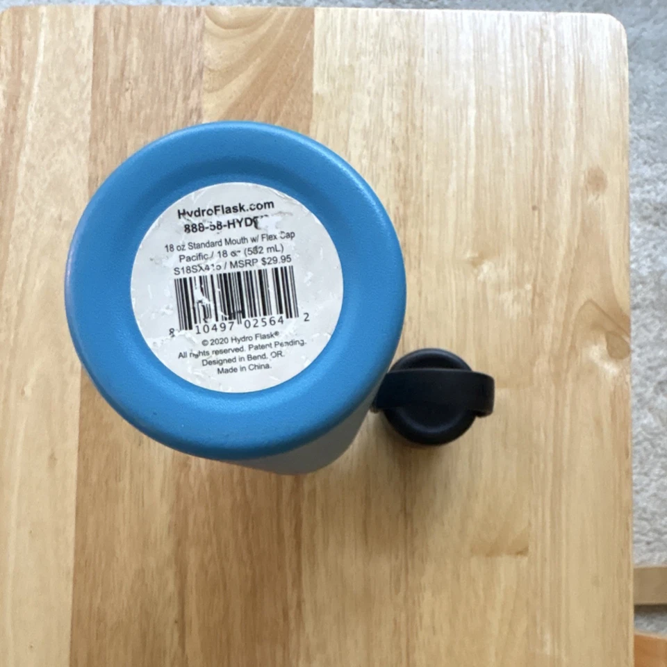 Botella de agua Hydro Flask boca estándar de acero inoxidable tapa flexible azul Foto 2 de 2