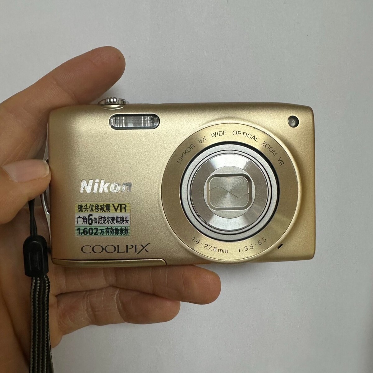 Nikon COOLPIX S3300 Digital Camera 16.0 MP 6X Optical Zoom Built