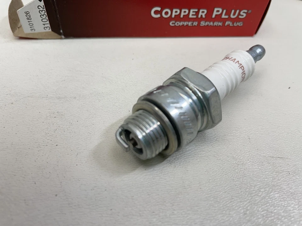 CHAMPION 102 COPPER PLUS SPARK PLUG SET OF (18) AUTOMOTIVE / CAR / TRUCK - Image 4 of 4