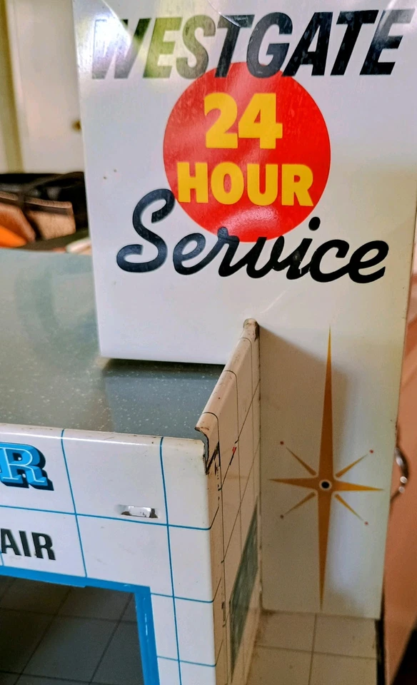 老式 1968 年锡 MARX Westgate 汽车服务中心/加斯站形状良好 — 第 3/4 张图片