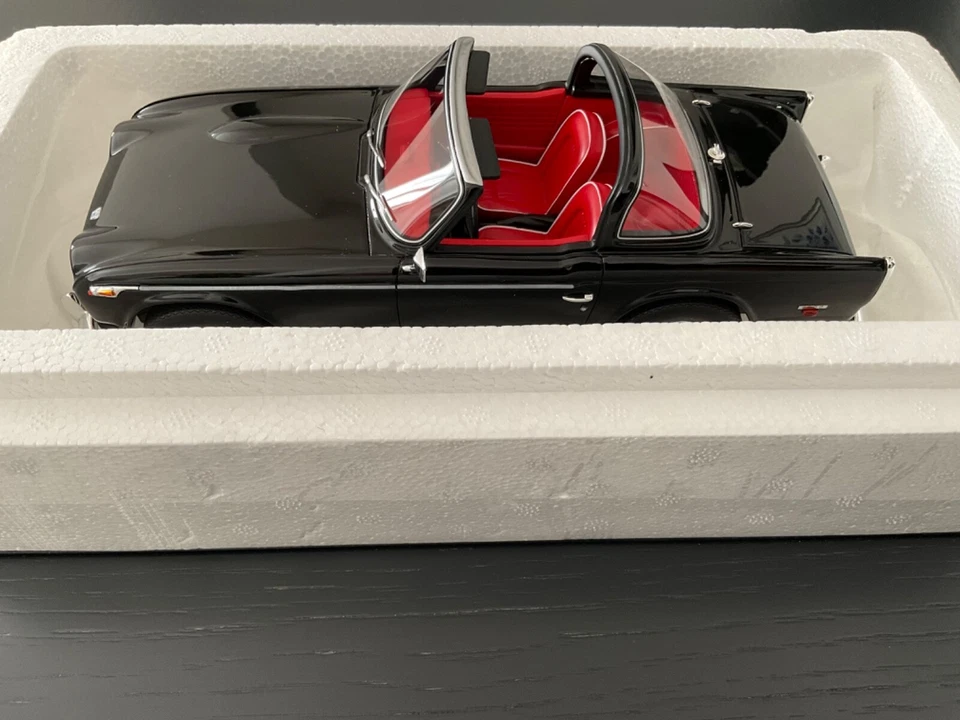 Triumph TR5 Spider Open 1968 1/18 Schuco - Immagine 4 di 4