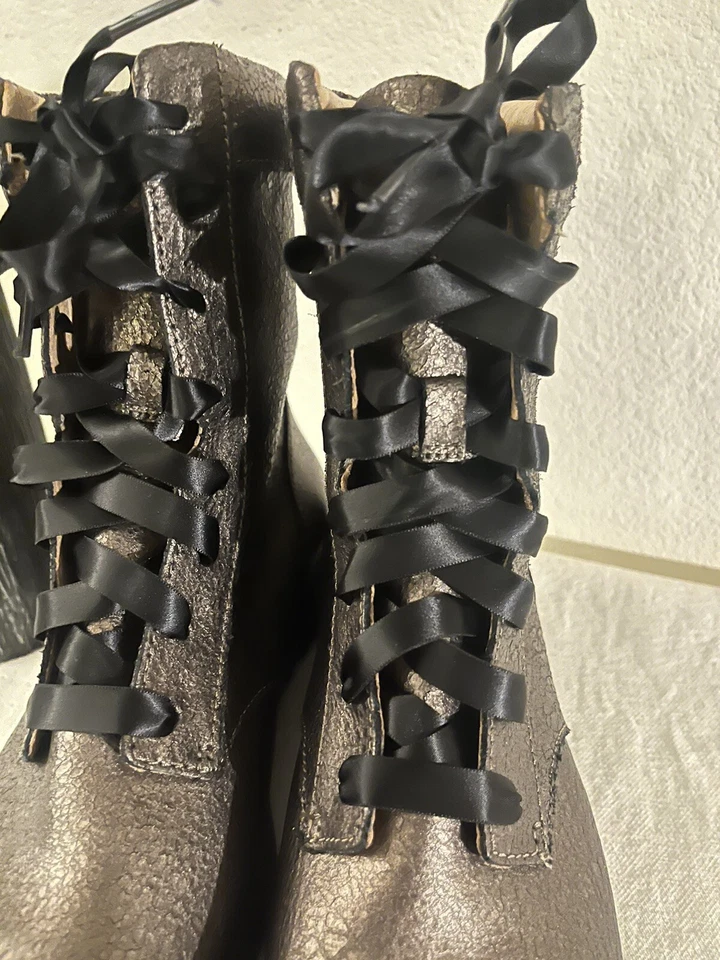 Botas de Combate Tsubo Emilee Metallic Crackle Bronce Talla 5 Foto 4 de 4