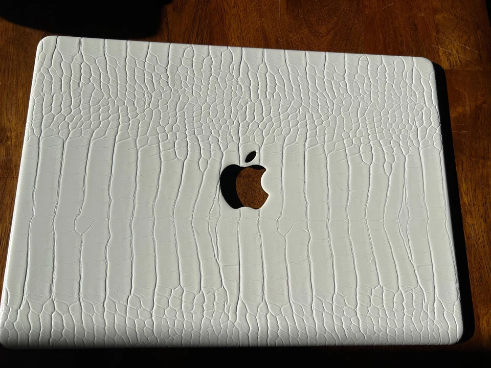 WHITE CROCODILE FAUX LEATHER MACBOOK PRO SHELL CASE 14” 2021 WITH CUT OUT APPLE - Image 3 of 4