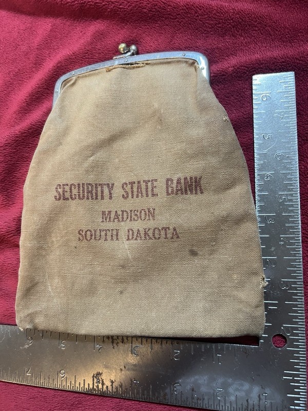 Vintage Canvas Kiss Snap Purse, Advertising-Security State Bank in Madison, SD.