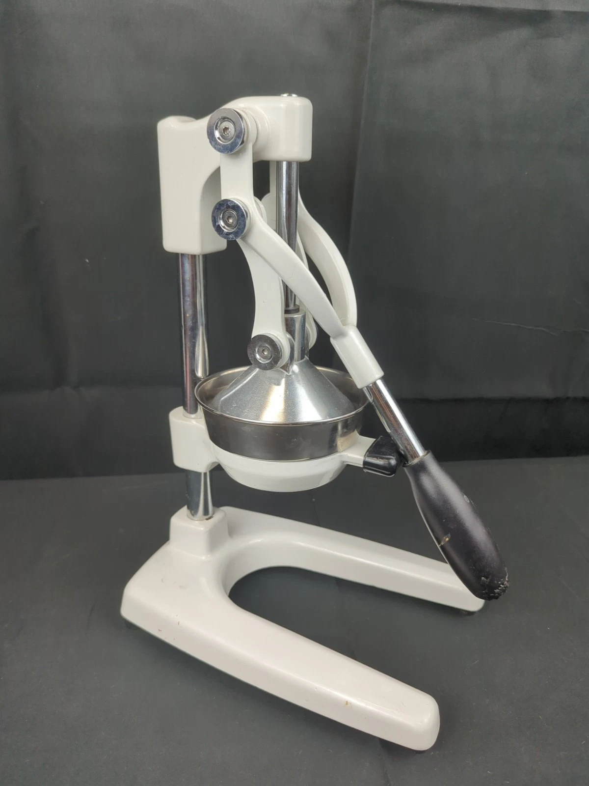 Commercial Juicer Hand Citrus Press White Medium Size
Opens in a new window or tab